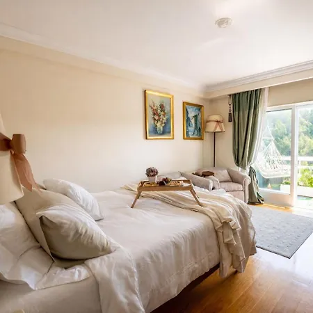 Апартаменты Exclusive Luxury4you - Beachfront Boutique Penthouse Apt! *